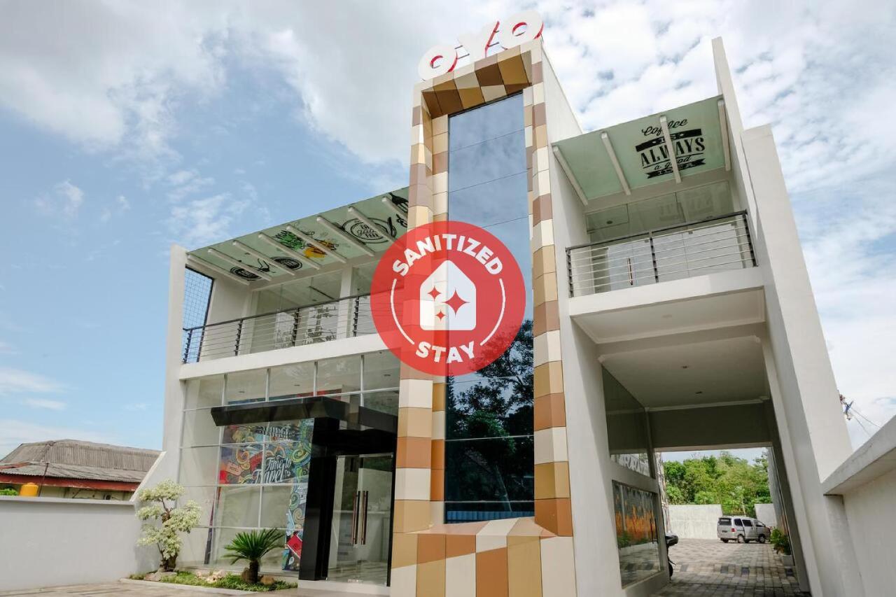 Oyo 2140 Hs Residence Tulungagung Exterior foto
