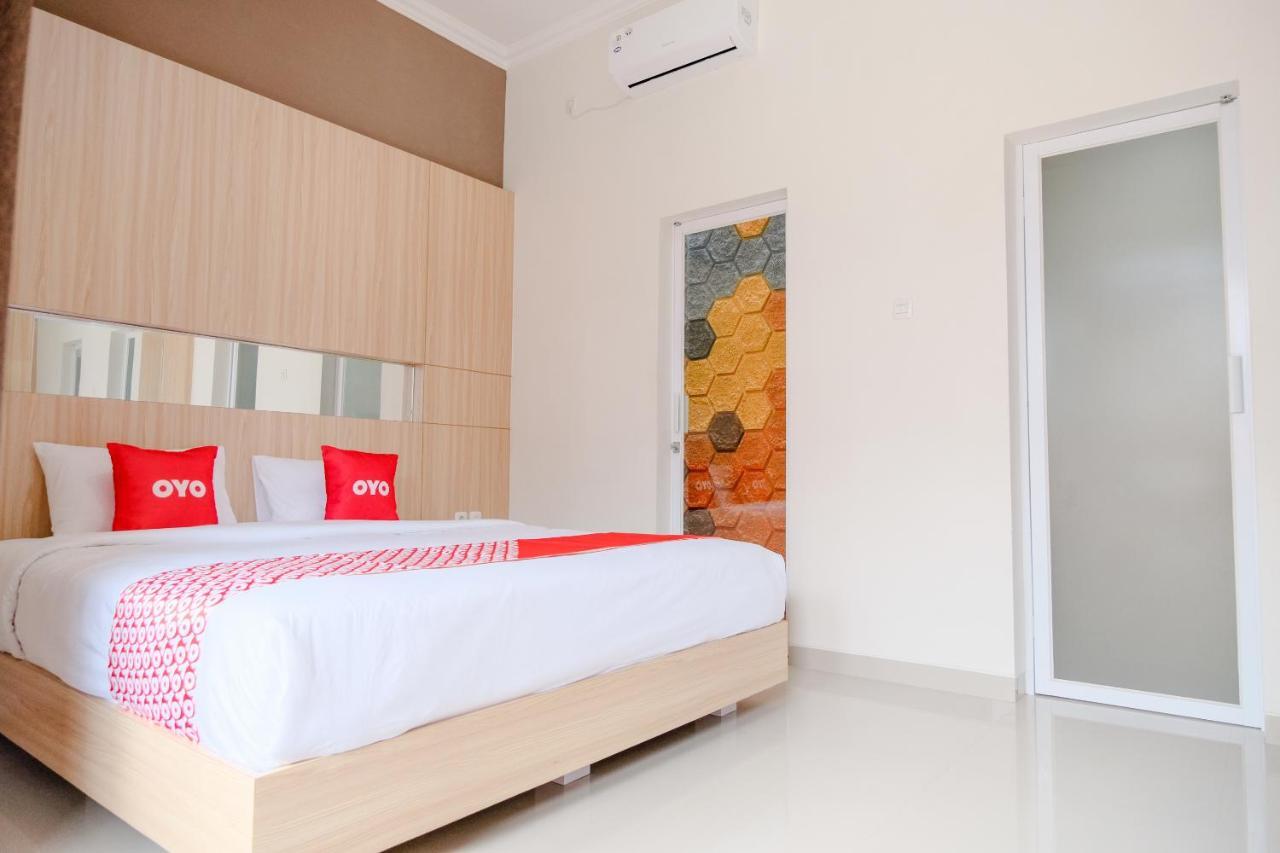 Oyo 2140 Hs Residence Tulungagung Exterior foto