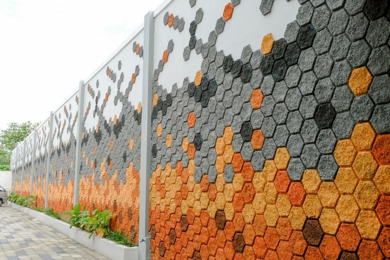 Oyo 2140 Hs Residence Tulungagung Exterior foto